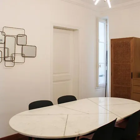 Nice 58m Of Classic Style Near Montmartre *
